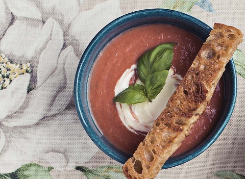 Tomatsoppa med mozzarella